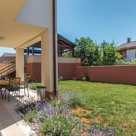 Apartment Garden With Terrace And Grill *