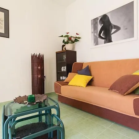 Garden With Terrace And Grill Apartament