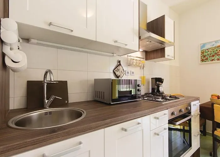 Apartment Garden With Terrace And Grill *