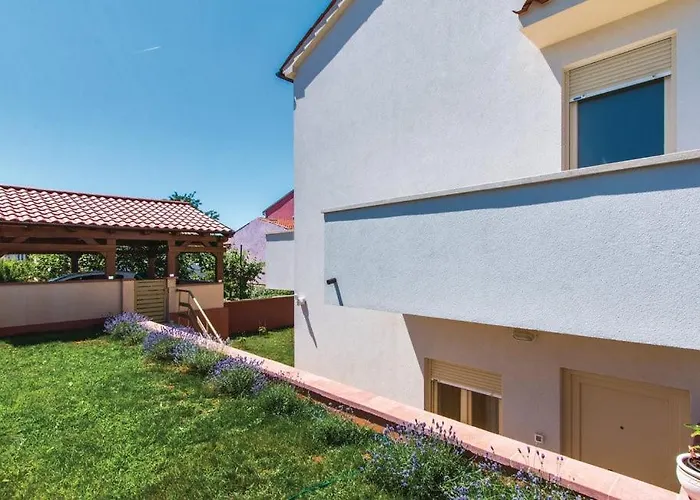 Apartment Garden With Terrace And Grill *