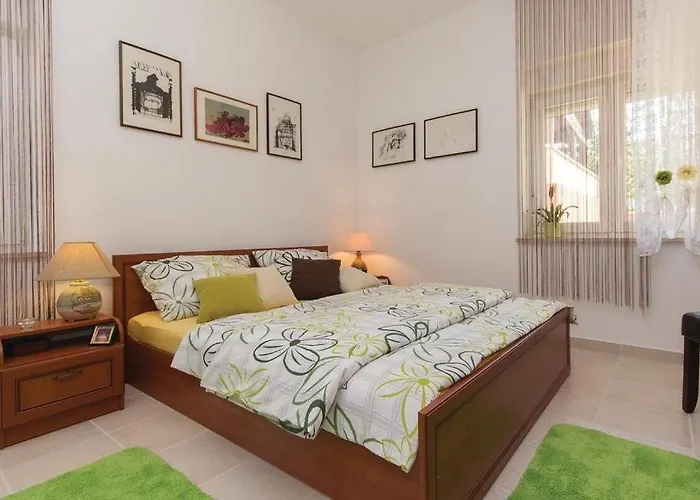 Garden With Terrace And Grill Apartment