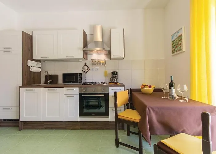 Apartment Garden With Terrace And Grill *