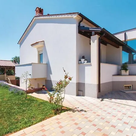 Garden With Terrace And Grill アパート プーラ